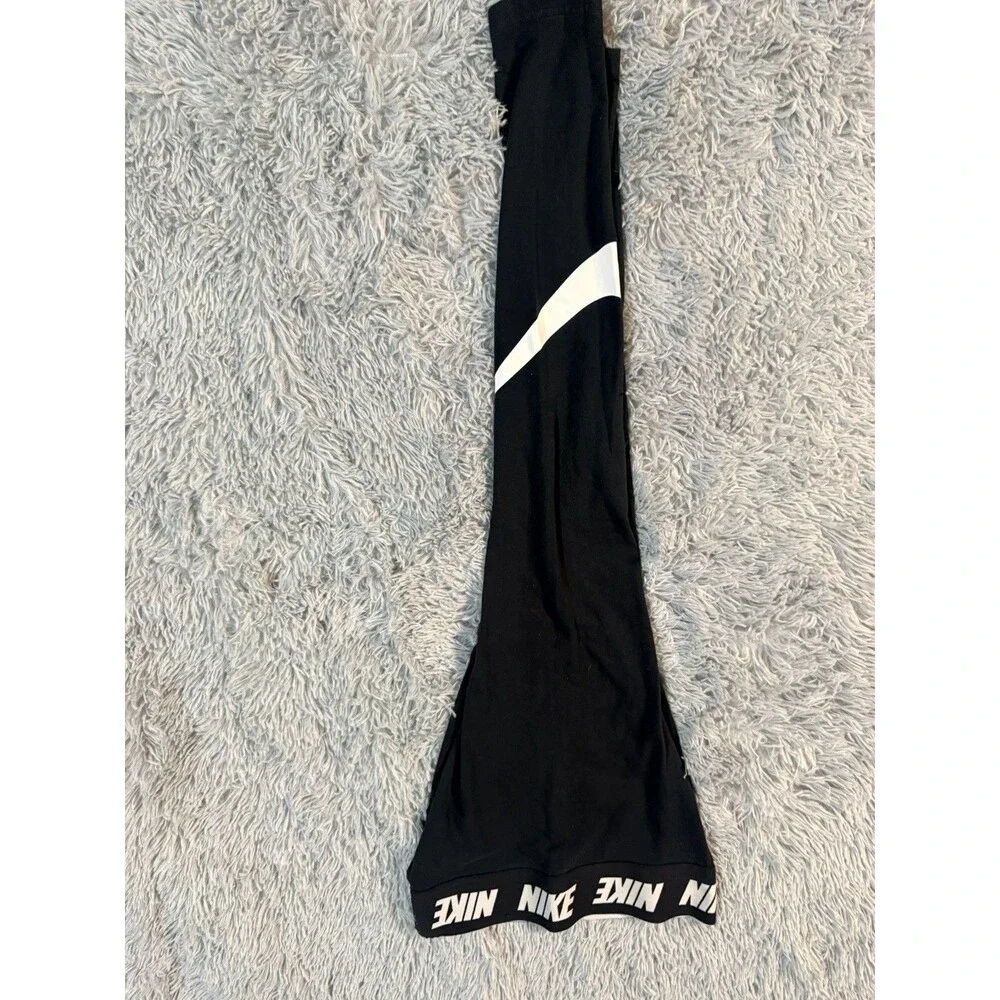 Women's Nike Sportswear Essential Swoosh Midrise Leggings - Black - Small S